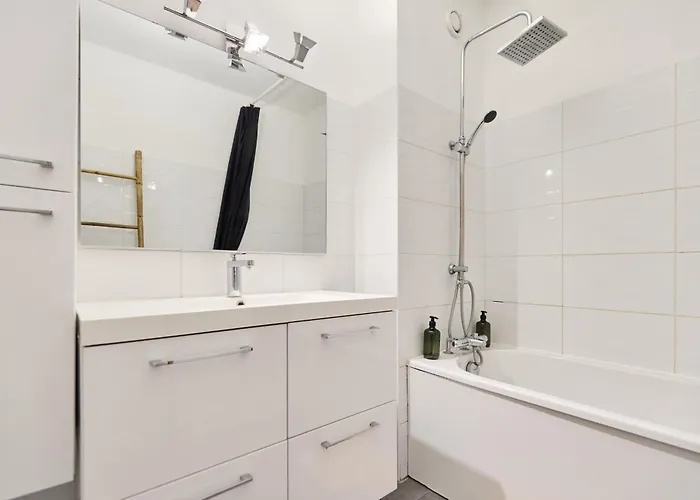 3 Pilliers Car Parking Near Downtown Quiet Реймс