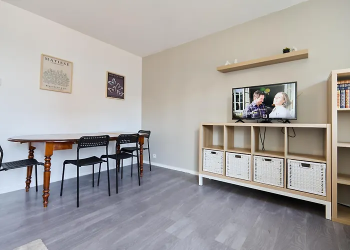 3 Pilliers Car Parking Near Downtown Quiet * Реймс