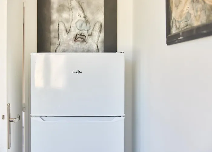 3 Pilliers Car Parking Near Downtown Quiet