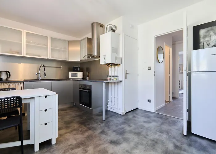 3 Pilliers Car Parking Near Downtown Quiet * Реймс