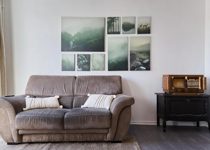 3 Pilliers Car Parking Near Downtown Quiet