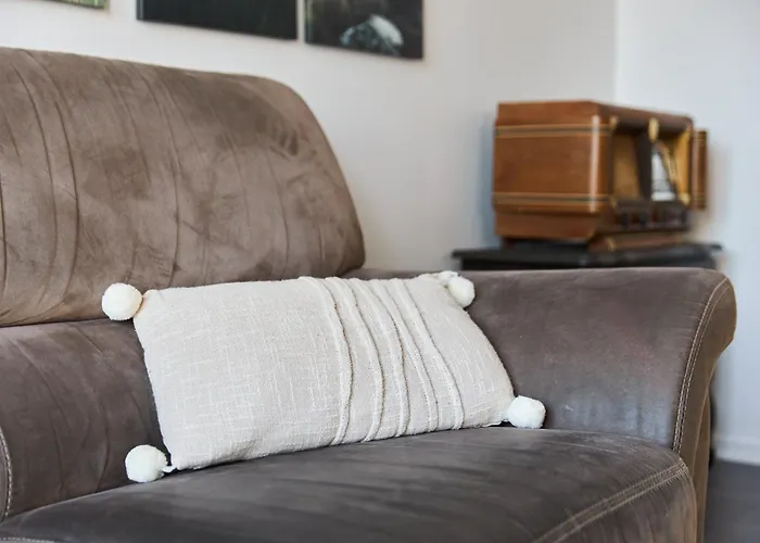 3 Pilliers Car Parking Near Downtown Quiet