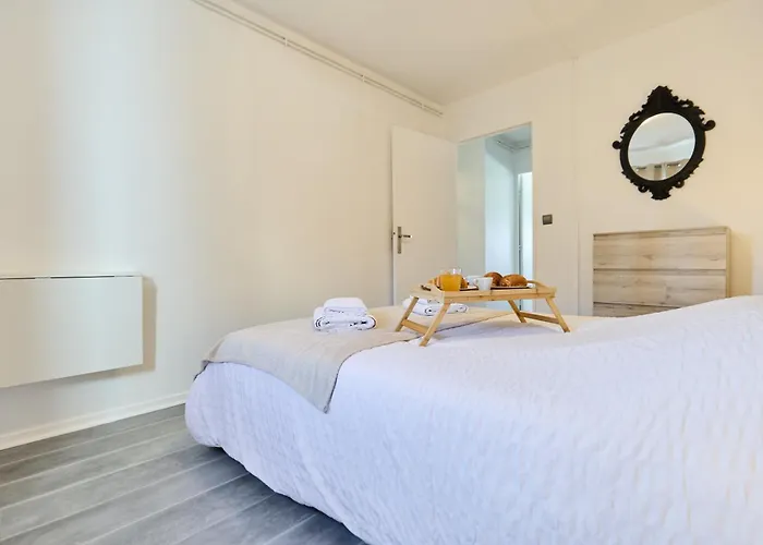 3 Pilliers Car Parking Near Downtown Quiet *