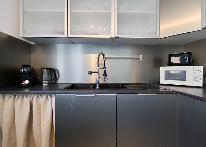 3 Pilliers Car Parking Near Downtown Quiet * Реймс