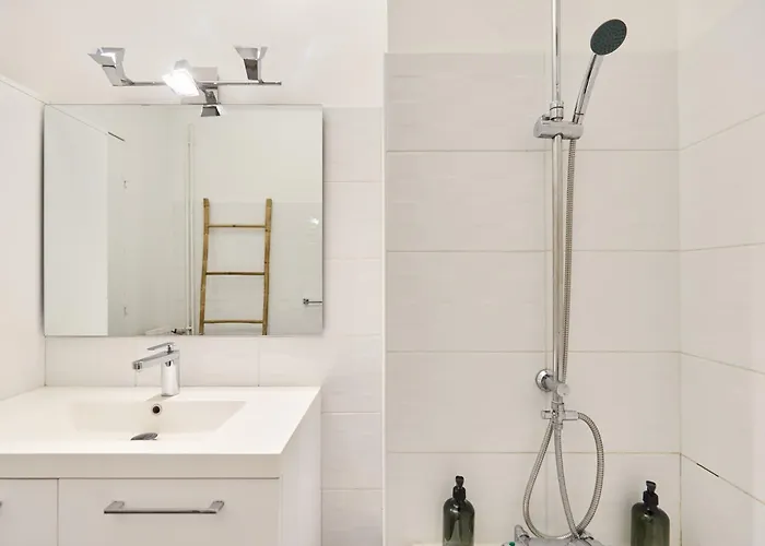 3 Pilliers Car Parking Near Downtown Quiet